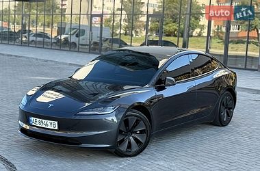 Tesla Model 3  2024