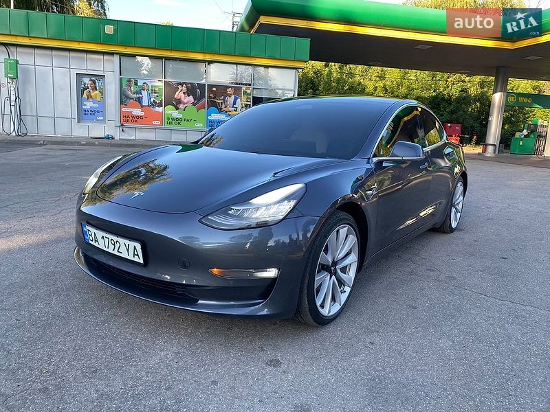 Седан Tesla Model 3 2018 в Кропивницькому