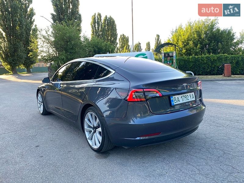 Седан Tesla Model 3 2018 в Кропивницькому