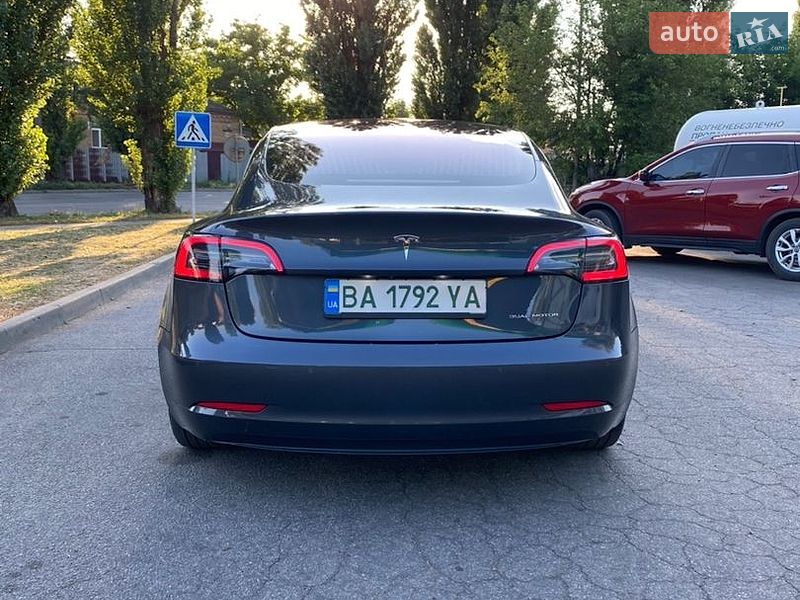 Седан Tesla Model 3 2018 в Кропивницькому