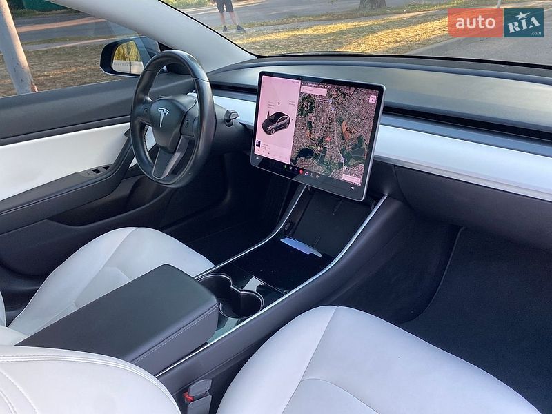 Седан Tesla Model 3 2018 в Кропивницькому