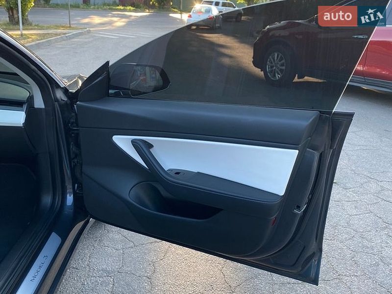 Седан Tesla Model 3 2018 в Кропивницькому