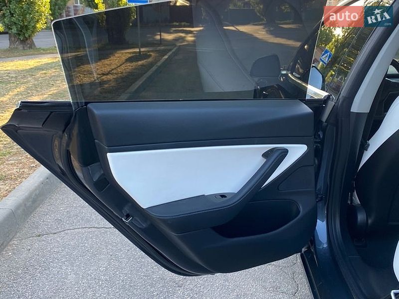 Седан Tesla Model 3 2018 в Кропивницькому