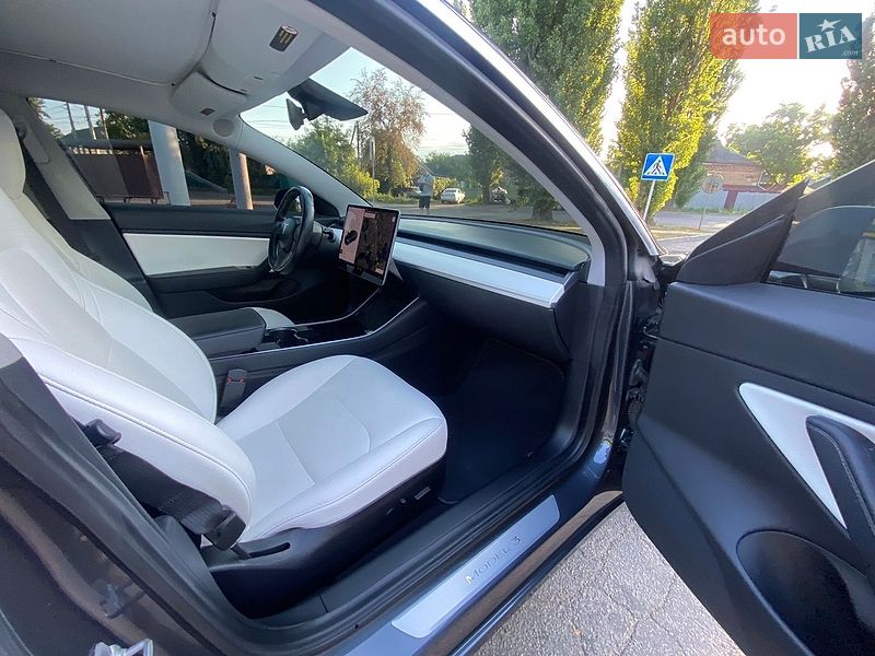 Седан Tesla Model 3 2018 в Кропивницькому