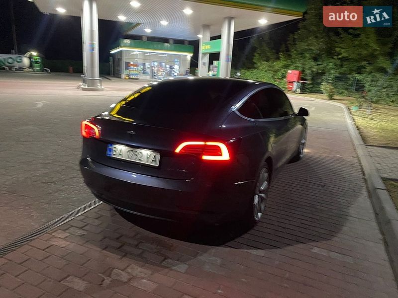 Седан Tesla Model 3 2018 в Кропивницькому