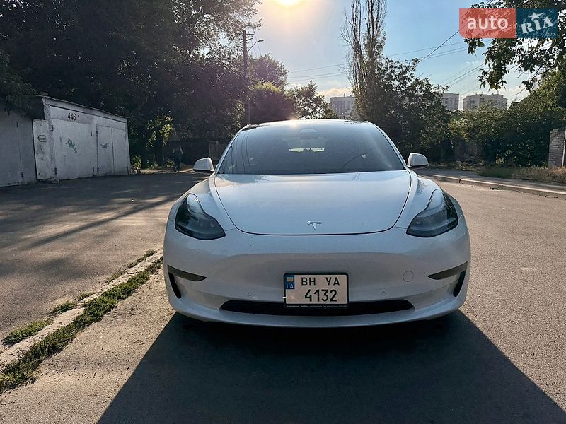 Седан Tesla Model 3 2021 в Одесі