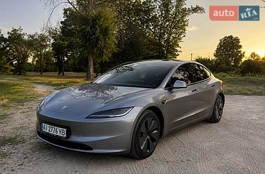 Tesla Model 3  2024