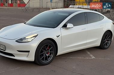 Tesla Model 3  2020