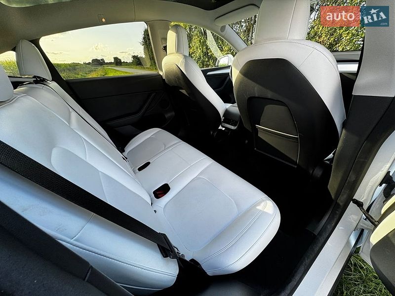 Седан Tesla Model 3 2022 в Вінниці