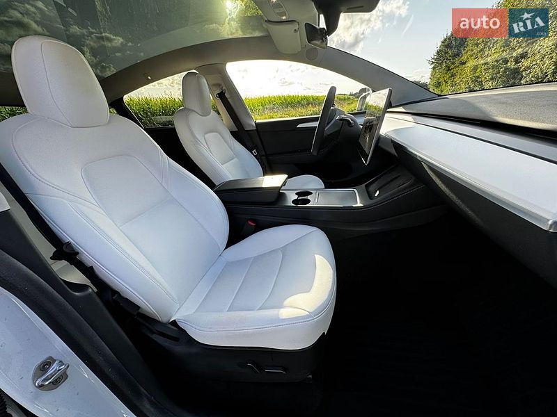 Седан Tesla Model 3 2022 в Вінниці