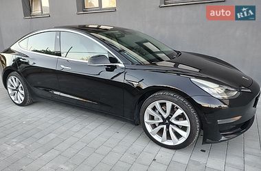 Седан Tesla Model 3 2019 в Івано-Франківську