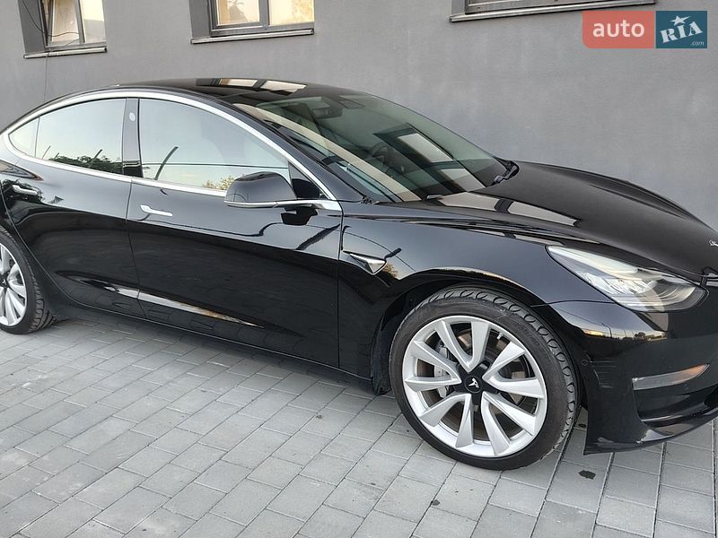 Седан Tesla Model 3 2019 в Івано-Франківську