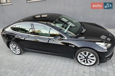 Седан Tesla Model 3 2019 в Івано-Франківську