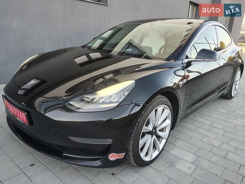 Седан Tesla Model 3 2019 в Івано-Франківську