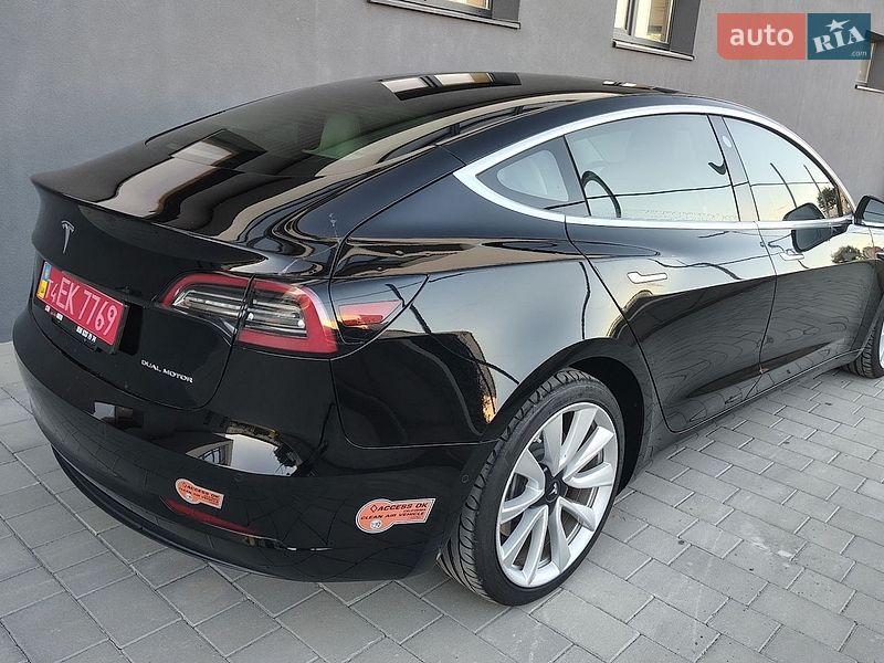 Седан Tesla Model 3 2019 в Івано-Франківську