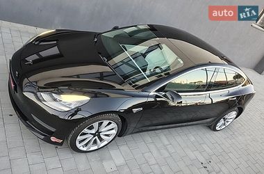 Седан Tesla Model 3 2019 в Івано-Франківську