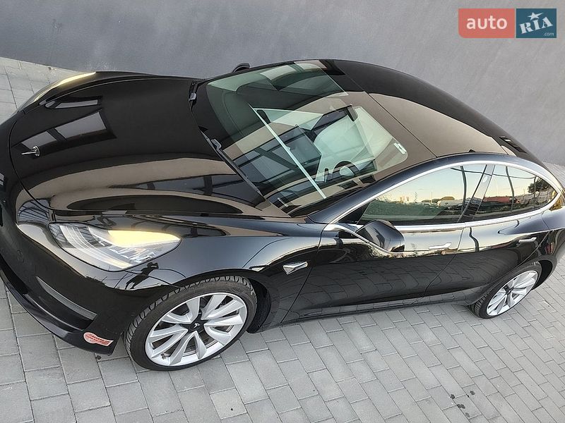 Седан Tesla Model 3 2019 в Івано-Франківську