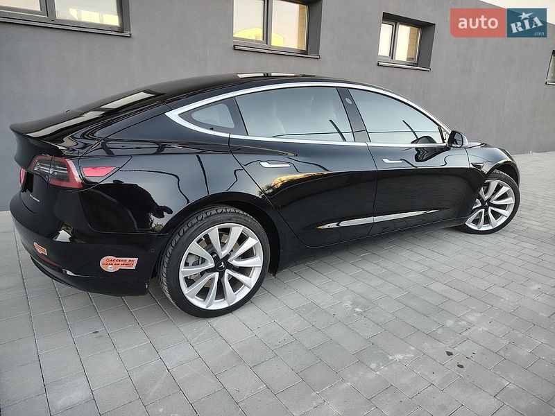 Седан Tesla Model 3 2019 в Івано-Франківську