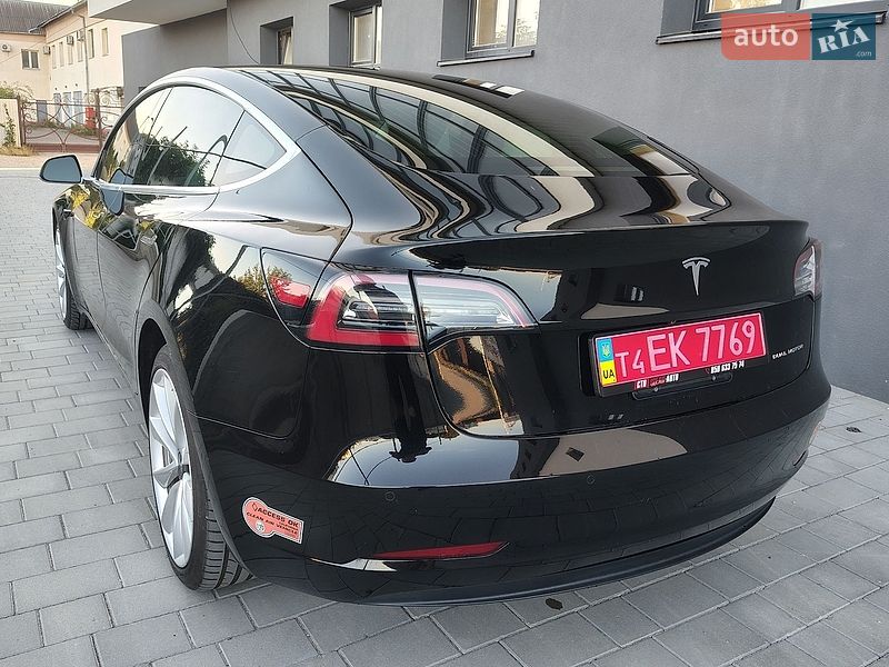 Седан Tesla Model 3 2019 в Івано-Франківську