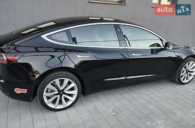 Седан Tesla Model 3 2019 в Івано-Франківську