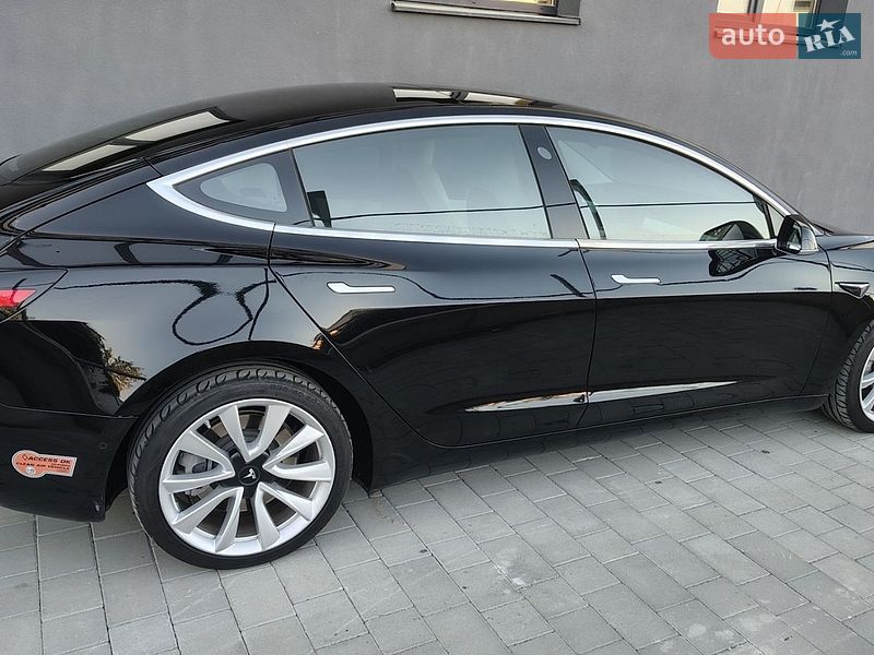 Седан Tesla Model 3 2019 в Івано-Франківську