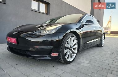 Седан Tesla Model 3 2019 в Івано-Франківську