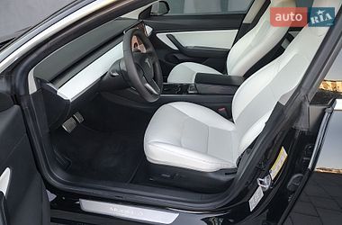 Седан Tesla Model 3 2019 в Івано-Франківську
