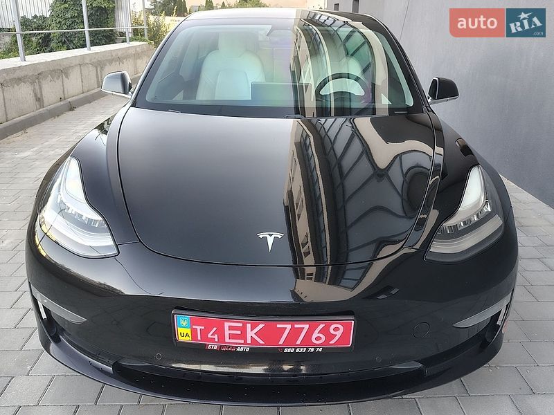 Седан Tesla Model 3 2019 в Івано-Франківську