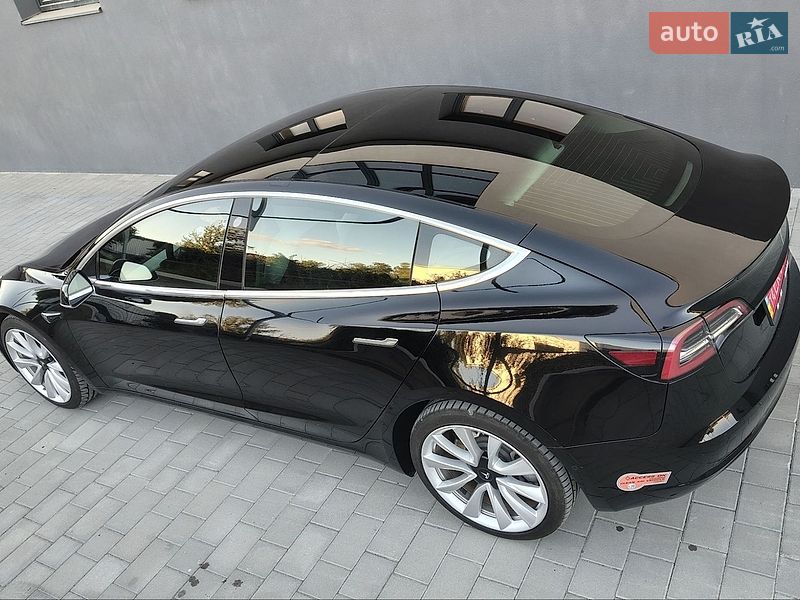 Седан Tesla Model 3 2019 в Івано-Франківську