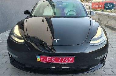 Седан Tesla Model 3 2019 в Івано-Франківську