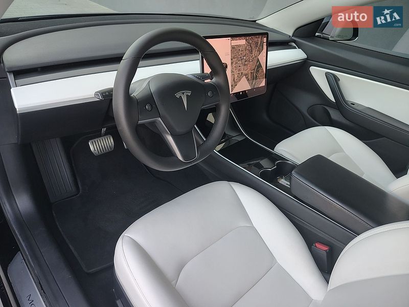 Седан Tesla Model 3 2019 в Івано-Франківську