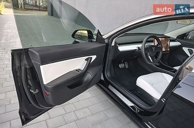 Седан Tesla Model 3 2019 в Івано-Франківську