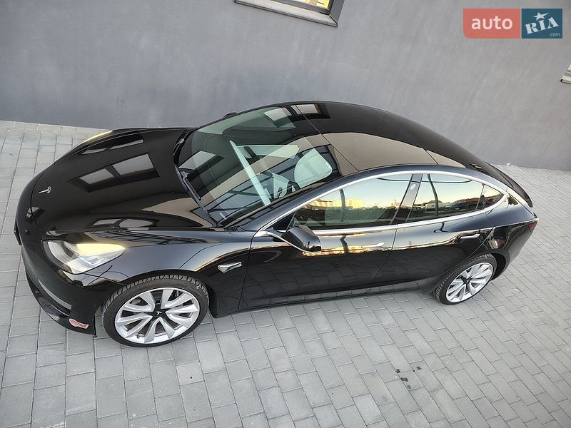 Седан Tesla Model 3 2019 в Івано-Франківську