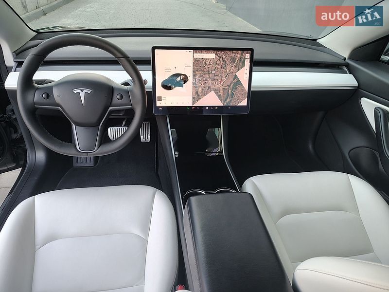 Седан Tesla Model 3 2019 в Івано-Франківську