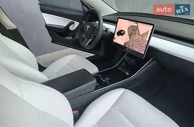 Седан Tesla Model 3 2019 в Івано-Франківську