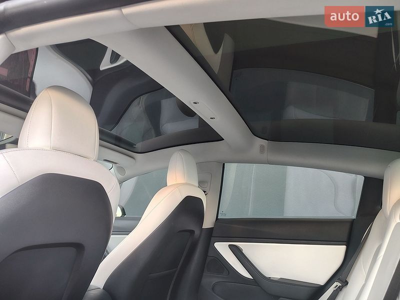 Седан Tesla Model 3 2019 в Івано-Франківську