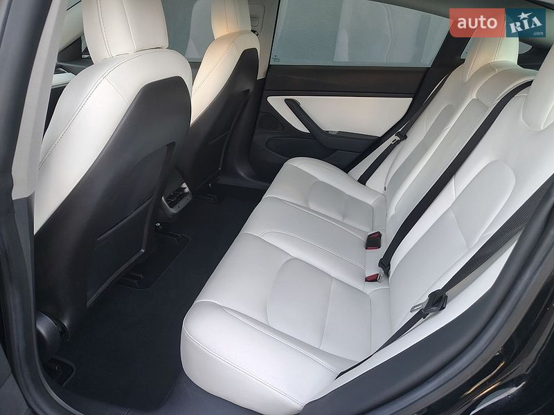 Седан Tesla Model 3 2019 в Івано-Франківську