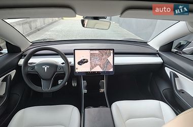 Седан Tesla Model 3 2019 в Івано-Франківську