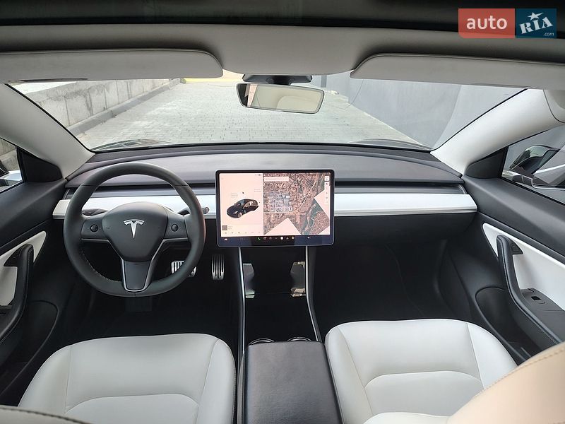 Седан Tesla Model 3 2019 в Івано-Франківську