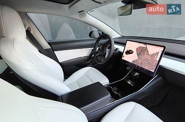 Седан Tesla Model 3 2019 в Івано-Франківську