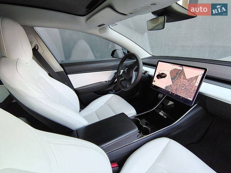 Седан Tesla Model 3 2019 в Івано-Франківську