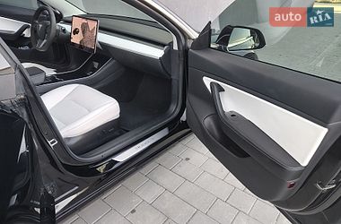 Седан Tesla Model 3 2019 в Івано-Франківську