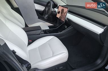 Седан Tesla Model 3 2019 в Івано-Франківську