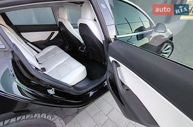 Седан Tesla Model 3 2019 в Івано-Франківську
