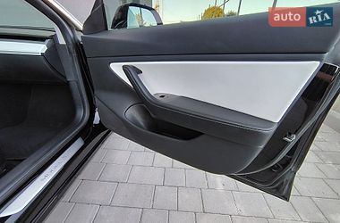 Седан Tesla Model 3 2019 в Івано-Франківську
