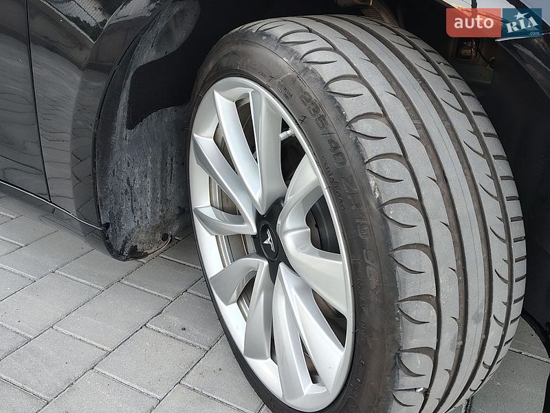 Седан Tesla Model 3 2019 в Івано-Франківську