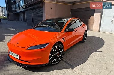 Tesla Model 3  2024