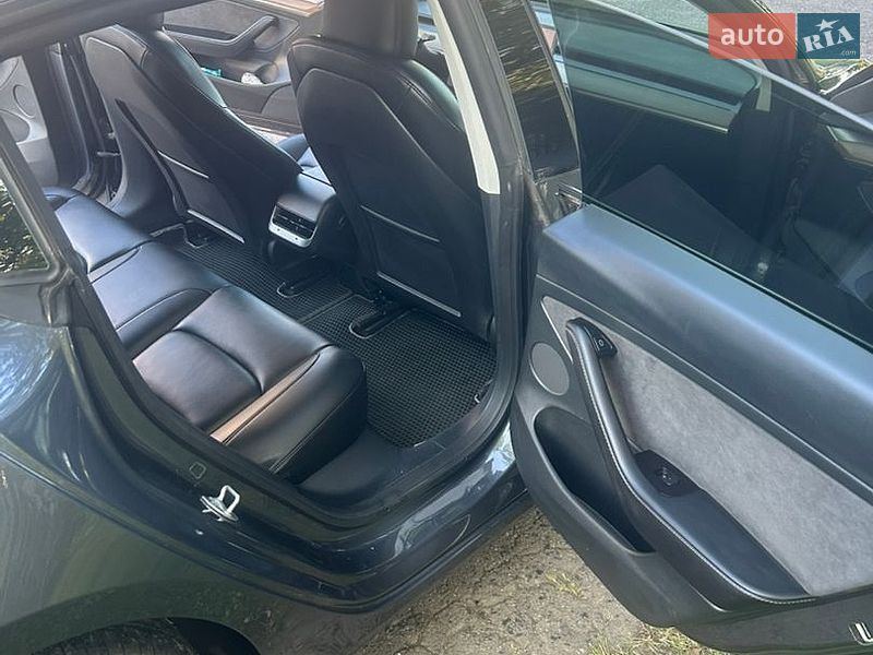 Седан Tesla Model 3 2023 в Полтаві