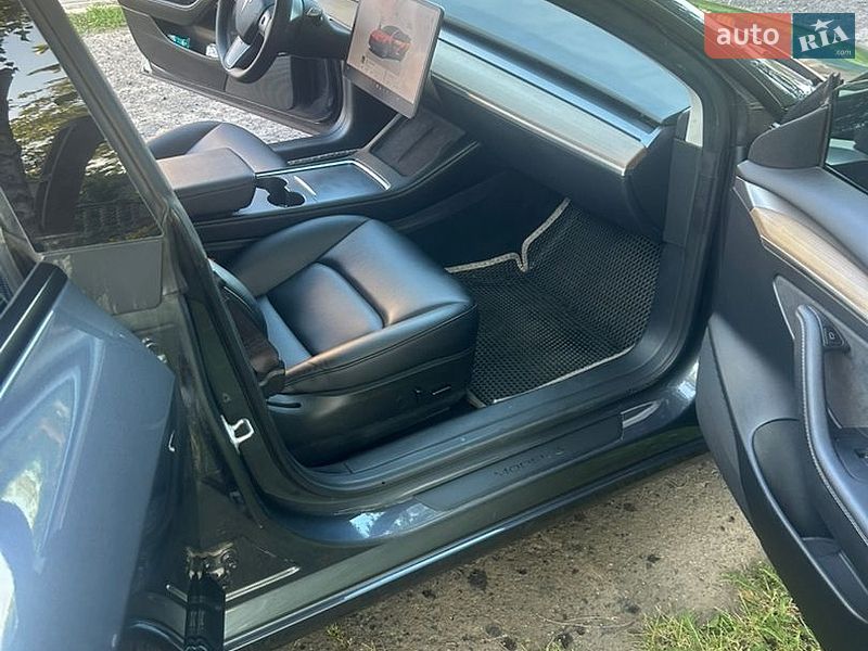 Седан Tesla Model 3 2023 в Полтаві