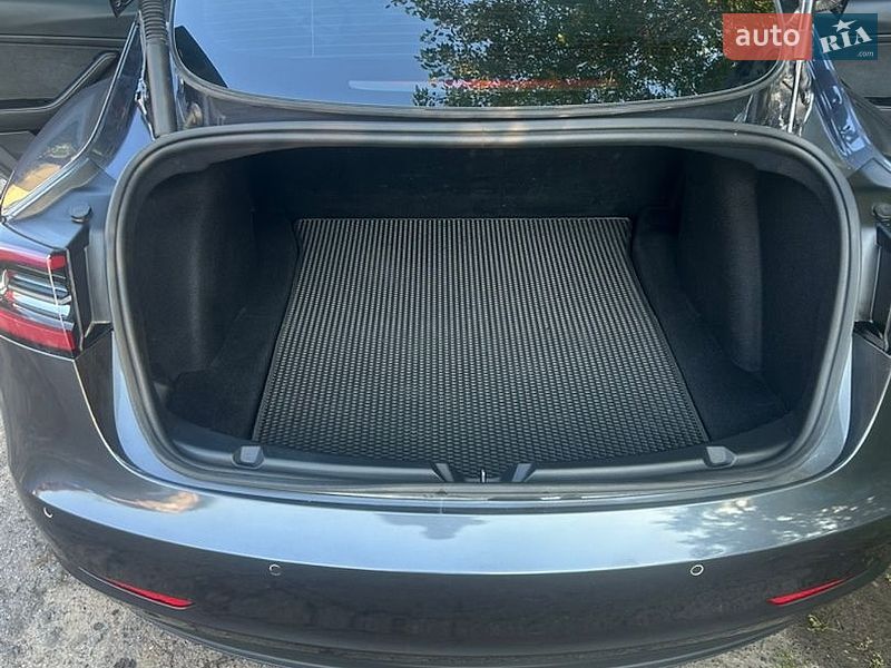 Седан Tesla Model 3 2023 в Полтаві